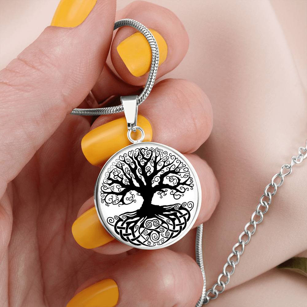 Luxury Graphic Circle Necklace