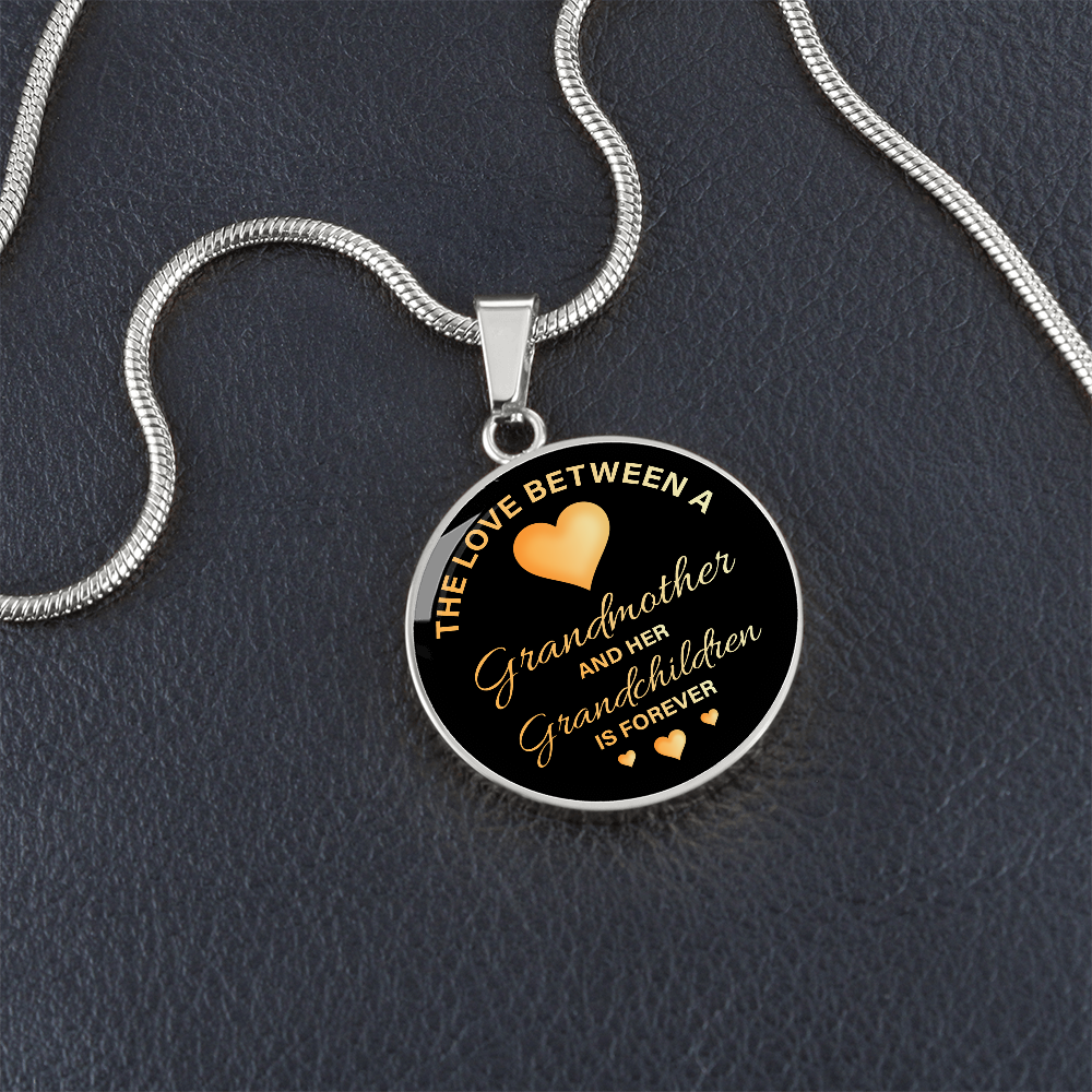 Luxury Graphic Circle Necklace - The love between a grandmother